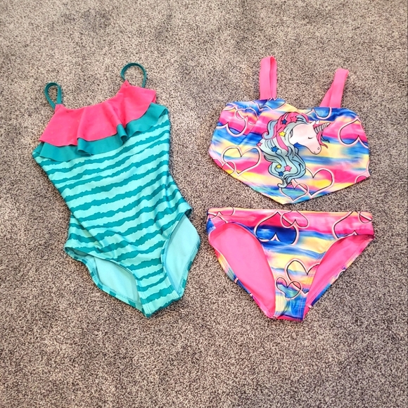 Girls swimsuit - Picture 1 of 1